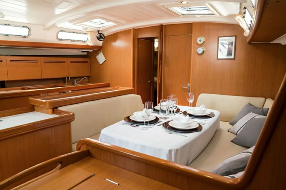 interni-barca-eolie3