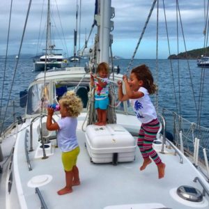 Famiglie e bambini in barca a vela…