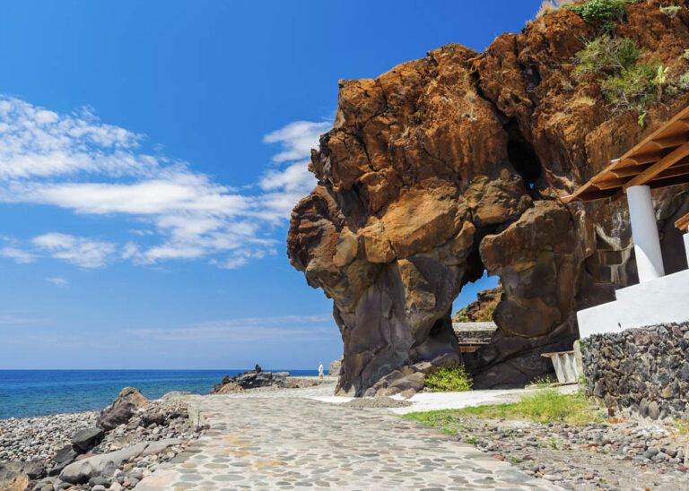 alicudi in barca a vela